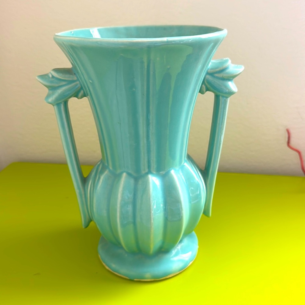 McCoy ribbed Vase